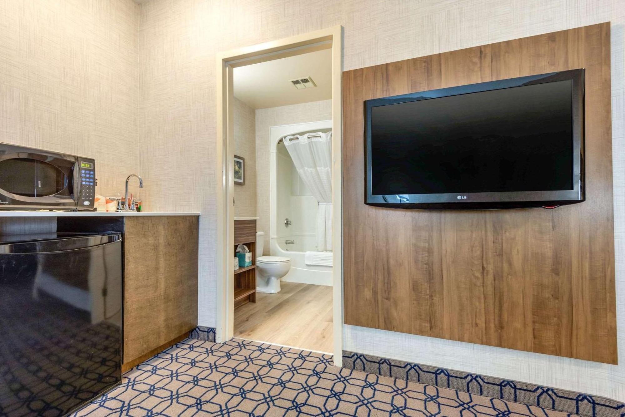 Quality Suites Whitby Exterior foto