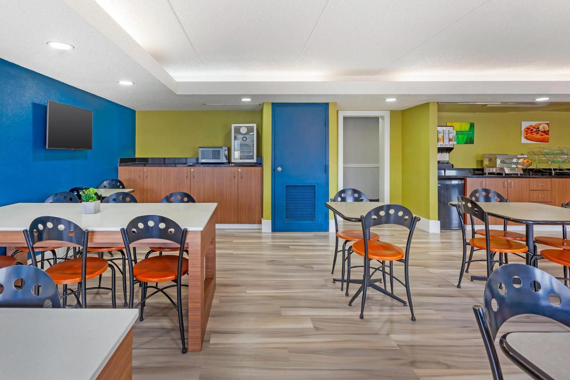 Quality Suites Whitby Exterior foto