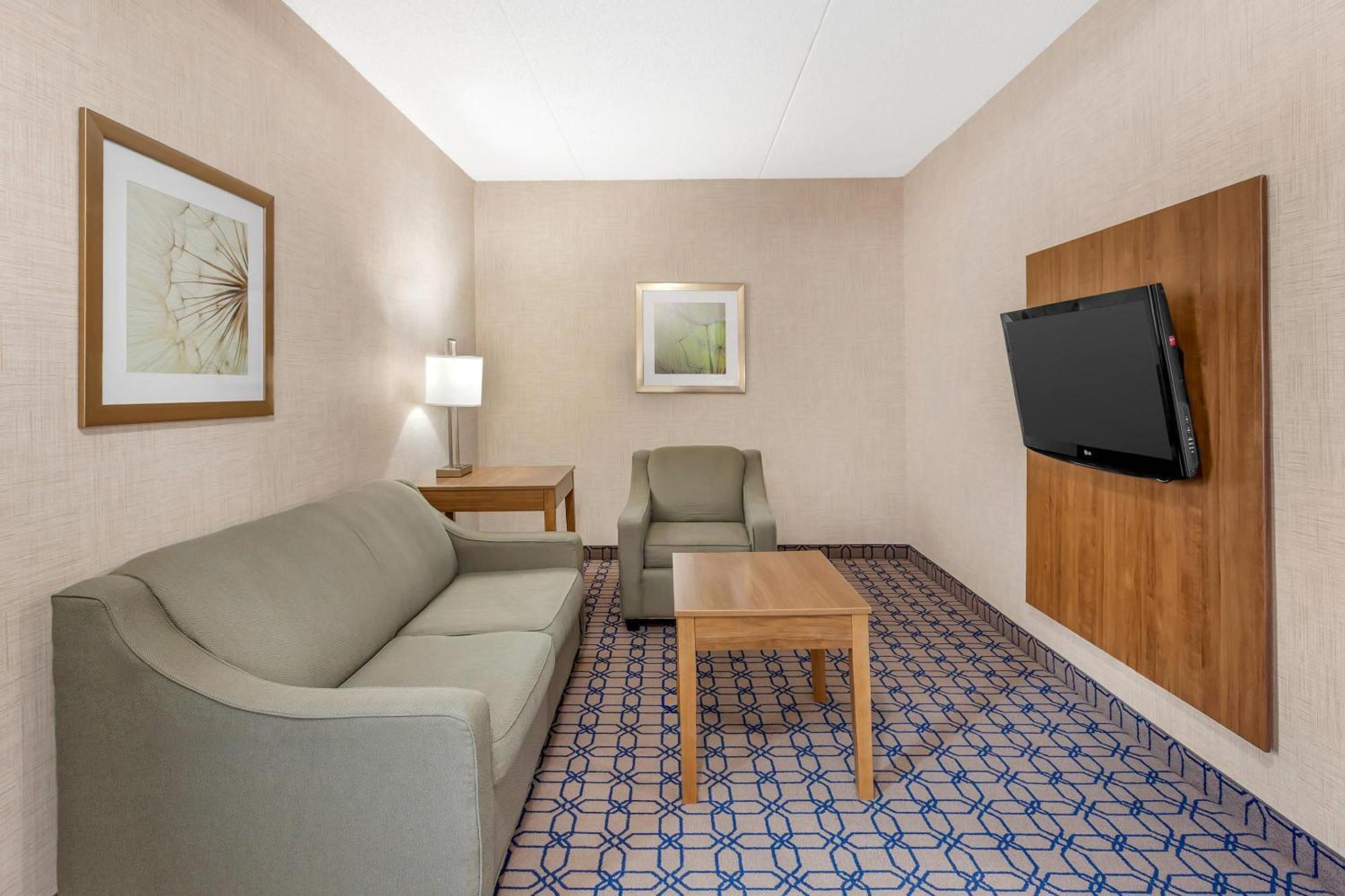 Quality Suites Whitby Exterior foto